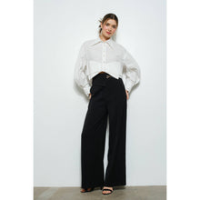 Load image into Gallery viewer, Miley Structured Cropped Shirt