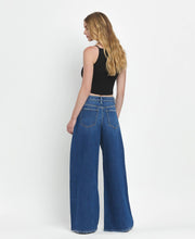 Load image into Gallery viewer, Kany HR Pleated Jeans