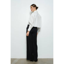 Load image into Gallery viewer, Miley Structured Cropped Shirt