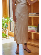 Load image into Gallery viewer, Maraya Satin Midi Skirt