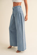 Load image into Gallery viewer, Ziara Pleated Jeans
