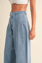 Load image into Gallery viewer, Ziara Pleated Jeans
