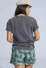 Load image into Gallery viewer, Famous T-shirt
