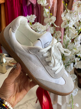 Load image into Gallery viewer, Steve Madden -DUO Sneakers-
