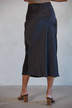 Load image into Gallery viewer, Maraya Satin Midi Skirt