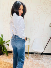 Load image into Gallery viewer, SINDY Collecion -Corazon Buttoned Up-