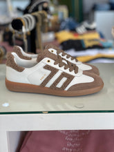 Load image into Gallery viewer, Back 70 -Cloud Sneakers-