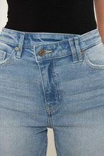 Load image into Gallery viewer, Bethany High Rise 90&#39;s style Jeans
