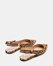 Load image into Gallery viewer, Steve Madden -Olsen Flats-