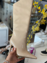 Load image into Gallery viewer, Steve Madden -Sarina Boots-
