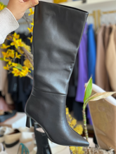 Load image into Gallery viewer, Steve Madden -Lavan Boots-