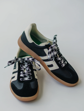 Load image into Gallery viewer, Back 70 -Ghost Sneaker-