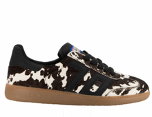 Load image into Gallery viewer, Back 70 -Cloud Cl Cow Print