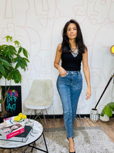 Load image into Gallery viewer, Pascale Girlfriend Jeans