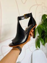 Load image into Gallery viewer, Vince Camuto -Frasper Sandal