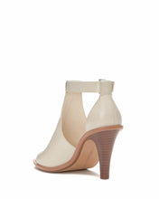 Load image into Gallery viewer, Vince Camuto -Frasper Sandal