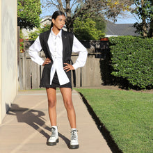 Load image into Gallery viewer, SINDY -Be Do Love Button Up