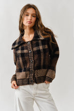 Load image into Gallery viewer, Vale Plaid Button Down Sweatr

