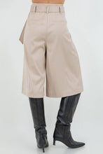 Load image into Gallery viewer, Hailee Capri Pants

