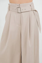 Load image into Gallery viewer, Hailee Capri Pants
