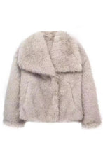 Load image into Gallery viewer, Soraya Fur Coat
