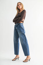 Load image into Gallery viewer, Meztli Barrel Jeans
