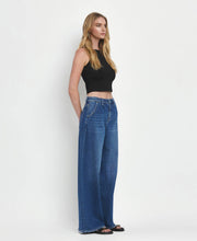 Load image into Gallery viewer, Kany HR Pleated Jeans
