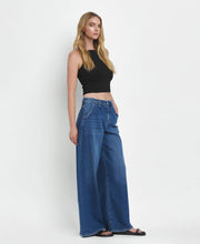 Load image into Gallery viewer, Kany HR Pleated Jeans
