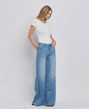 Load image into Gallery viewer, Olivia HR WIDE LEG JEANS
