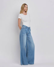 Load image into Gallery viewer, Olivia HR WIDE LEG JEANS
