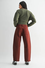 Load image into Gallery viewer, CINNAMON Barrel Jeans
