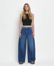 Load image into Gallery viewer, Kany HR Pleated Jeans
