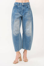 Load image into Gallery viewer, Monna Barrel Jeans

