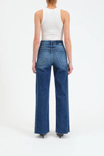 Load image into Gallery viewer, Daze Denim -Far Out With Seaming Details- H
