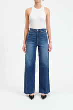 Load image into Gallery viewer, Daze Denim -Far Out With Seaming Details- H
