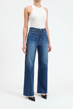 Load image into Gallery viewer, Daze Denim -Far Out With Seaming Details- H
