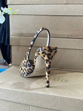 Load image into Gallery viewer, Steve Madden -Reyes Leopard-
