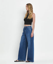 Load image into Gallery viewer, Kany HR Pleated Jeans
