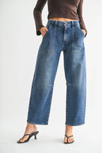 Load image into Gallery viewer, Meztli Barrel Jeans
