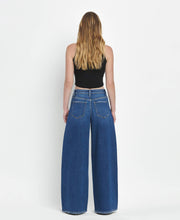 Load image into Gallery viewer, Kany HR Pleated Jeans
