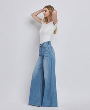 Load image into Gallery viewer, Olivia HR WIDE LEG JEANS
