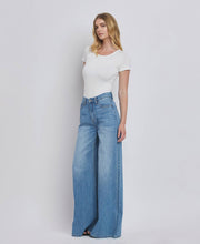 Load image into Gallery viewer, Olivia HR WIDE LEG JEANS
