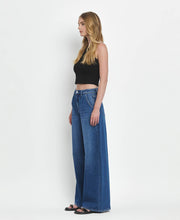 Load image into Gallery viewer, Kany HR Pleated Jeans
