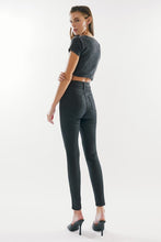 Load image into Gallery viewer, Andjela Skinny Jeans
